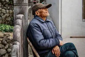 农村上了60岁的老人，打工没人要，又没有养老金，靠什么养活自己图片