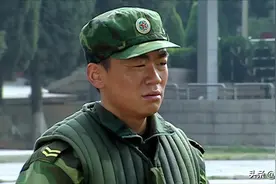 士兵突击：明明有很多人可选，团长为什么偏偏让许三多独守营房？图片