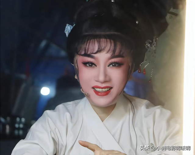 又一位明星抗癌失败！走上朱媛媛后路，迈巴赫送行，打百万抗癌针