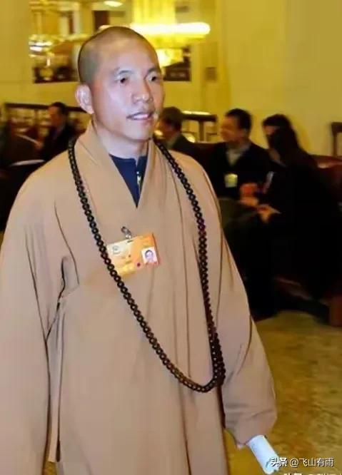 少林寺新方丈刚上任就出状况，网友翻出旧照质疑，这事是咋回事？