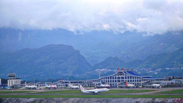 炸了！恩施旅游收入破900亿，游客扎堆来这过年，到底图啥？