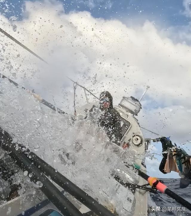 酒吧偶遇结奇缘！2 位姑娘划艇 165 天，穿越 1.2 万公里太平洋