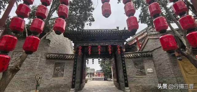 汉服古韵迎佳节 别样三八绽芳华——万荣李家大院妇女节人气火爆