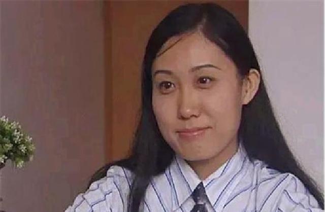 19岁被强暴21岁未婚生三娃，26岁成56岁老男人玩物，到底谁害了她