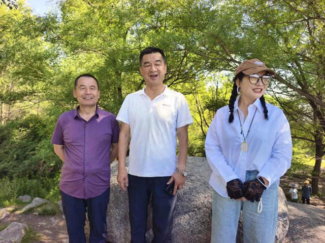 积石山县文学赋能采风活动临夏州本土作家走进积石山县石海景区