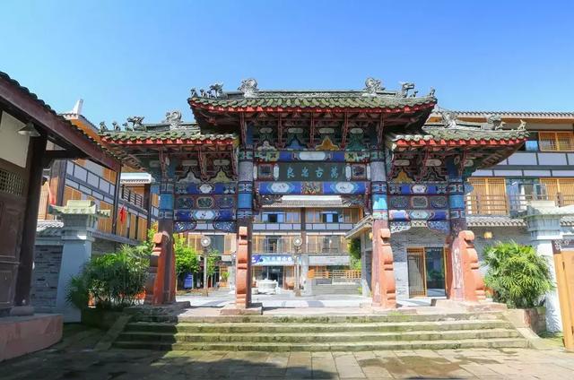 雅安芦山县,一个没有出租车和网约车县城,谈谈我一周的体验。