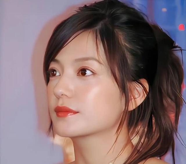1590万资产被冻结！劣迹艺人赵薇走投无路，将15岁女儿当救命稻草