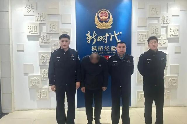 货车司机吃个晚餐，正被一双黑手悄悄改造为一枚“定时炸弹”。