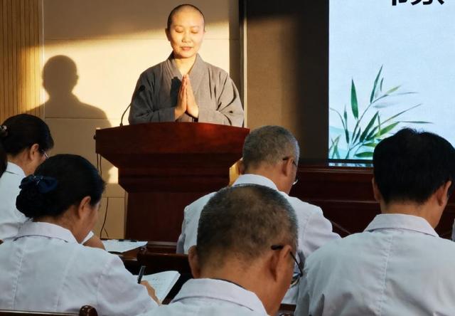 纪实：45岁尼姑查出尿酸571，6个月后降到176，分享3个方法