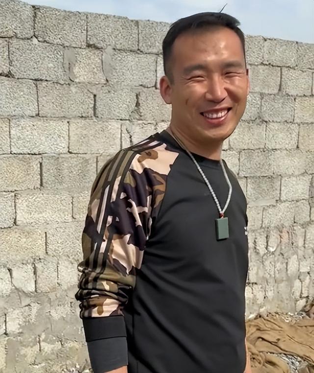 宣布退网！中国男子在巴铁8年，花千万扶贫，妻儿出事后无奈回国