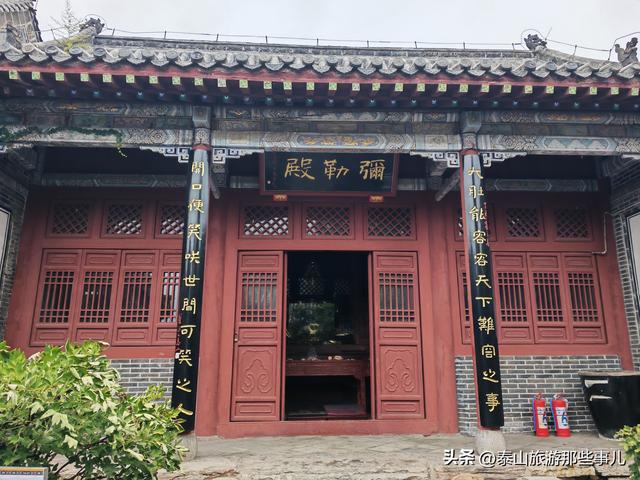 为什么登泰山一定要去一次红门宫？答案暗藏在1块碑刻3所建筑中