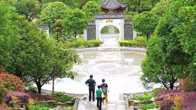 盘州市哒啦仙谷景区：清凉夏日，绿色植物园成为避暑游客热门打卡地