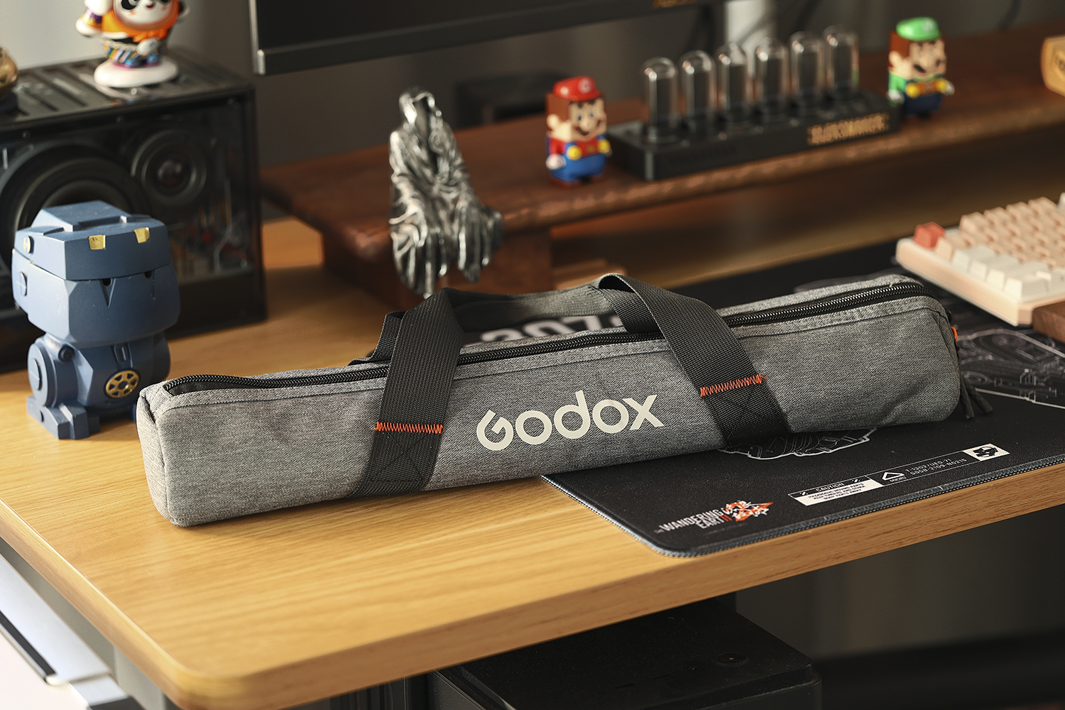 小巧精致易携带,神牛LC500Rmini棒灯轻松布光