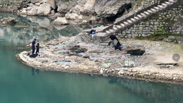 重庆没落的场镇，昔日工业发达景观丰富，如今唯有温泉还有烟火气