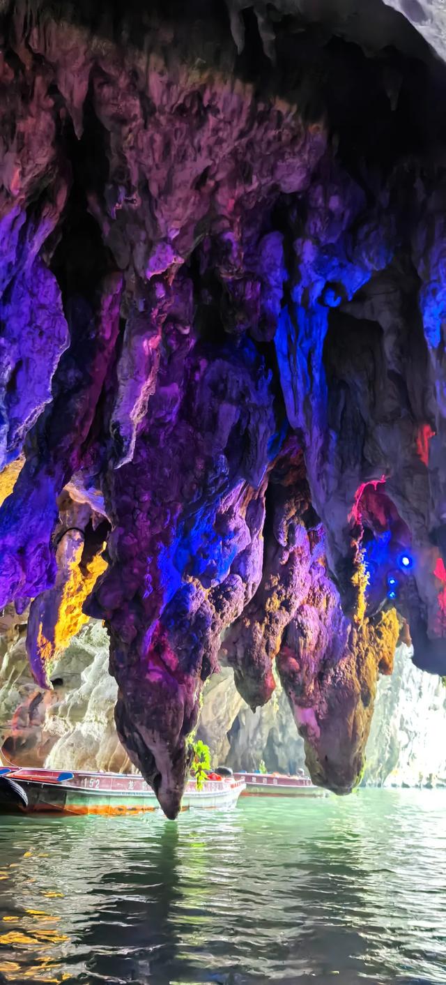 贵州：漫游安顺神奇龙宫！