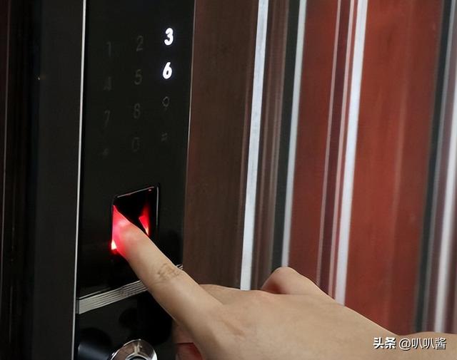 "指纹锁"正逐渐退出中国家庭？听开锁师傅说完，我才恍然大悟！