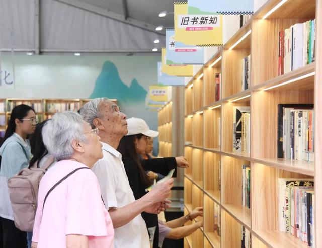 全面升级扩容！2025“我与地坛”北京书市启幕，逛起来→