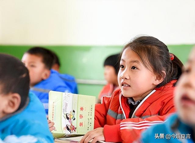 没钱还硬装？宁夏一笑成名拒绝百万签约的小女孩，现在成了这样