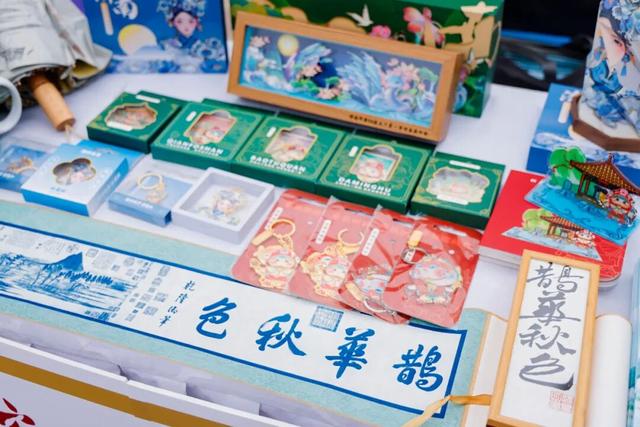 大明湖×周杰伦官方周边快闪店重磅来袭！快来沉浸式体验Jay式浪漫~