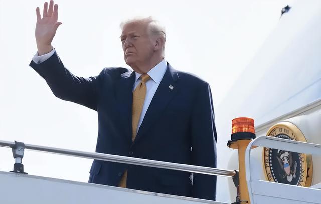 南海“秀肌肉”没见效，美2架军机接连坠毁，中方回应暗藏玄机：若美方开口，我们愿意帮忙