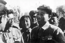 1950年，新疆马匪残忍杀害32岁副师长，朱德下令：派坦克追杀凶手图片