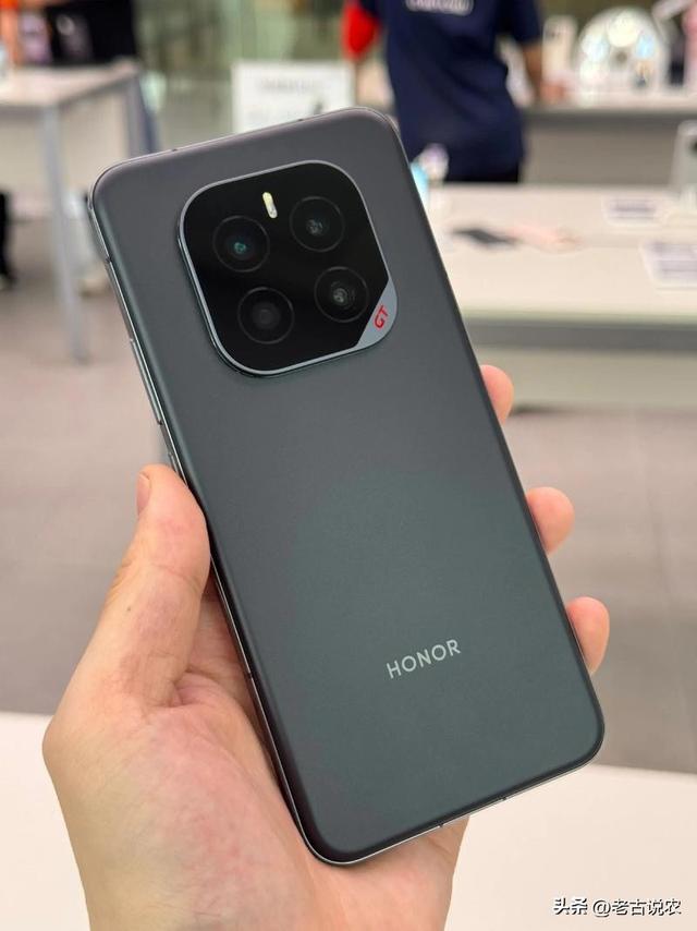荣耀手机别瞎选！这三款闭眼入不后悔，性价比高口碑好