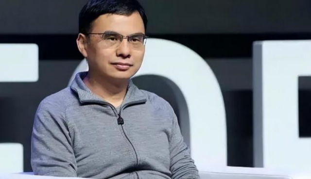他身家几百亿却只开20万的车，8亿人用他的产品，却没几人认识他