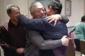 时隔45年，去看望农村老友，他养老金600，却活出了我羡慕的模样图片