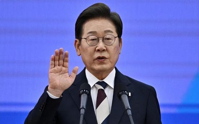 李在明还在睡梦中，特朗普突然下手了！美国宣布：对韩国加税10%