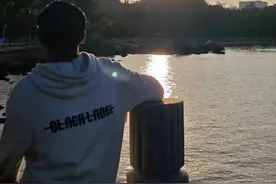 现在都不敢和女人聊天了，因为聊着聊着女人生日到了，手机也坏了图片