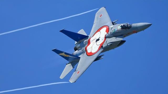 日本公布数据！歼15截获F15距离让人难以置信，这么远就锁住了