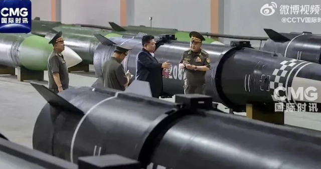 金正恩会见核部门科技人员