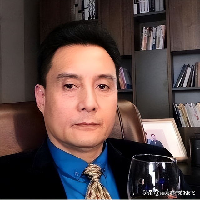 他被谢霆锋打成重伤，发妻6次流产绝情离开，如今街头卖卤肉为生