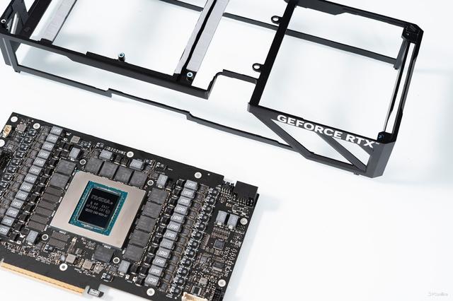 iGame RTX 5090 D v2火神显卡评测：凌厉方正硬汉！性能依旧能打！
