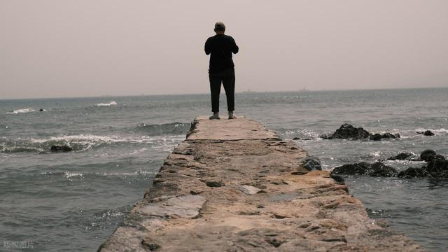 坦白讲，一个人到了35岁，阶层基本就定型了~