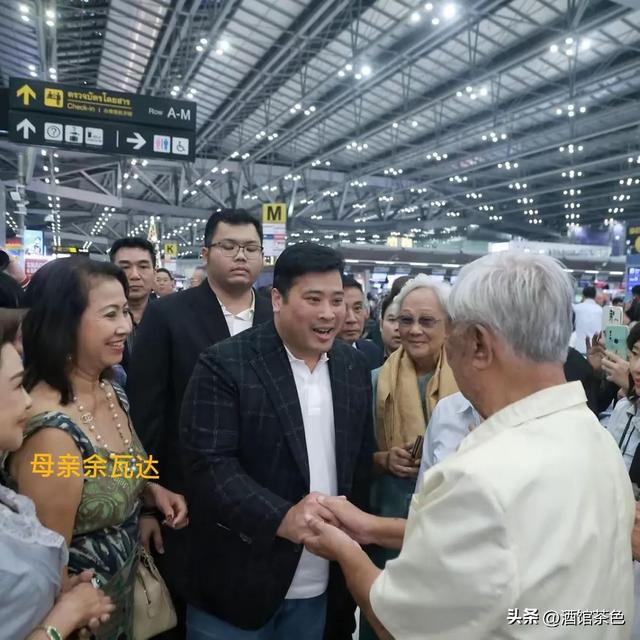 基因强大！泰国王室“香肠嘴”遗传3代，靠娶漂亮王妃也改变不了