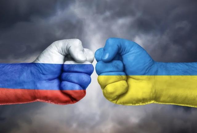 黑海舰队遇袭？乌军晒出“战绩”，俄军火速辟谣背后，藏有大猫腻