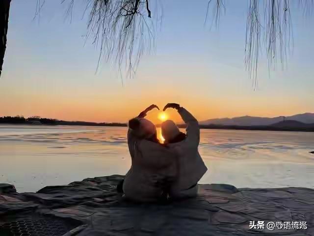 两性关系，惊人发现，60岁与异性靠近，根本不是桃花运，而是这个