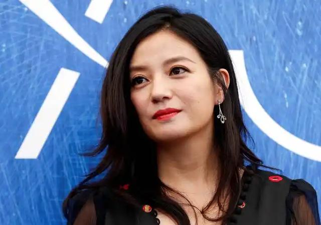 封杀四年,49岁赵薇突传消息,因胃癌去世传闻5个月前就真相大白