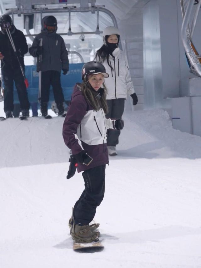 全球最大室内滑雪场启幕，大湾区迎来“热雪奇迹”