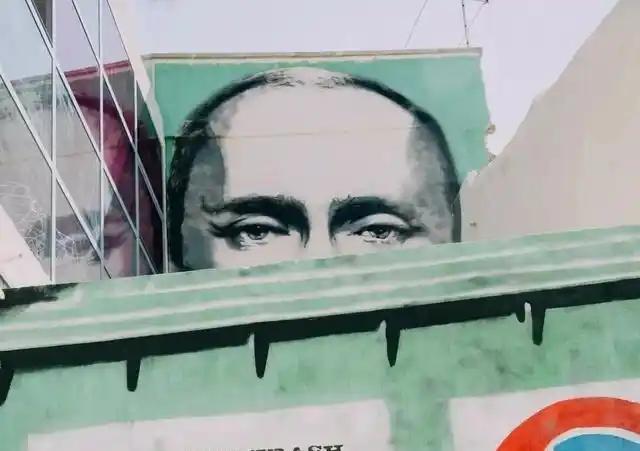 美俄斗法升级！海燕出鞘破局，俄罗斯1.7万核导弹直戳美国本土