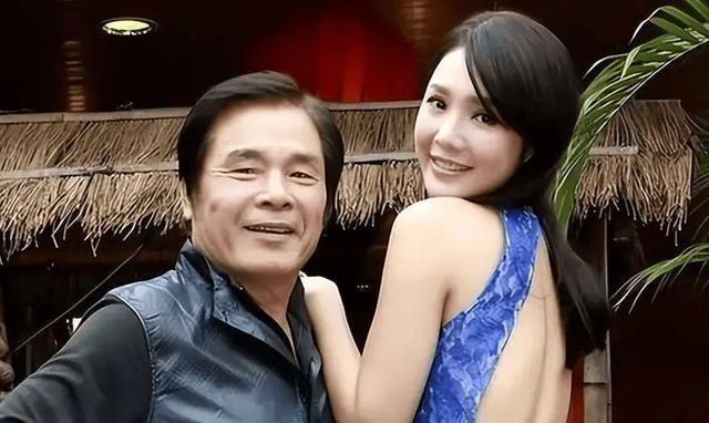 “6个老婆”同住一屋，每人每月7万零花钱，71岁又娶第七房小娇妻