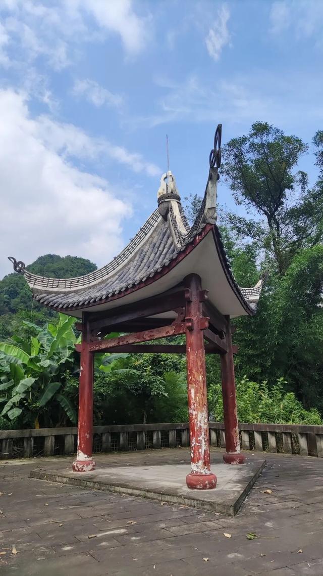 重庆沙坪坝发现神秘洞府，满壁文字暗藏玄机，主人疑是避世高人