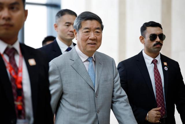 贸易战进入新阶段,美国选择服软,5000亿外资涌入,中国笑到最后