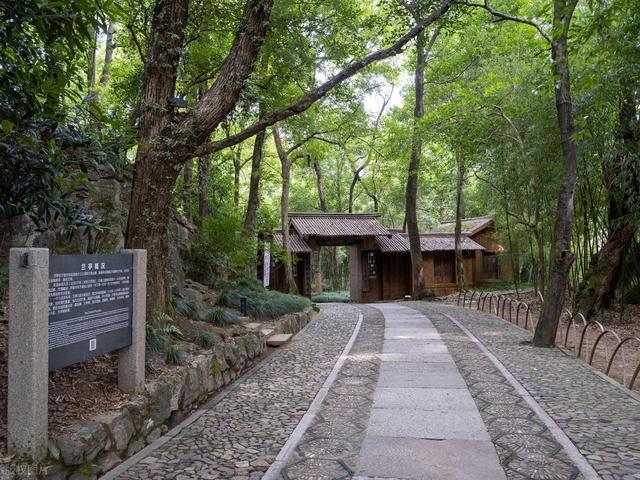 王羲之故居怎么在嵊州？这座小城用古镇、越剧和碳水给出了答案