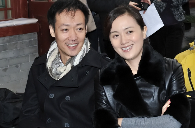 离过年不到2月	，52岁辛柏青高调传出喜讯，朱媛媛终于可以放心了