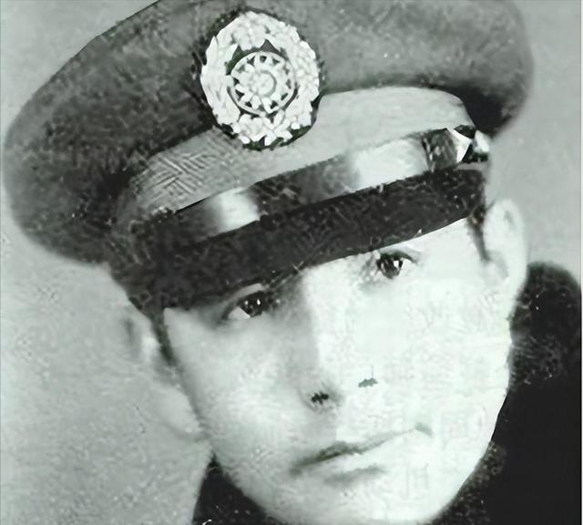 1955年，蒋介石看着十大元帅名单，指着陈毅苦笑：这个人太厉害了