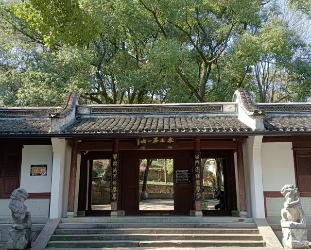 宁波保国寺一日游门票价格，旅游攻略，交通路线