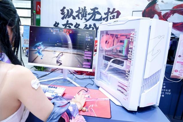 飞利浦Evnia亮相CJ2025：竞速视界，沉浸体验