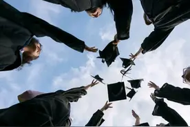 女研究生参加工作后再找对象太难了图片